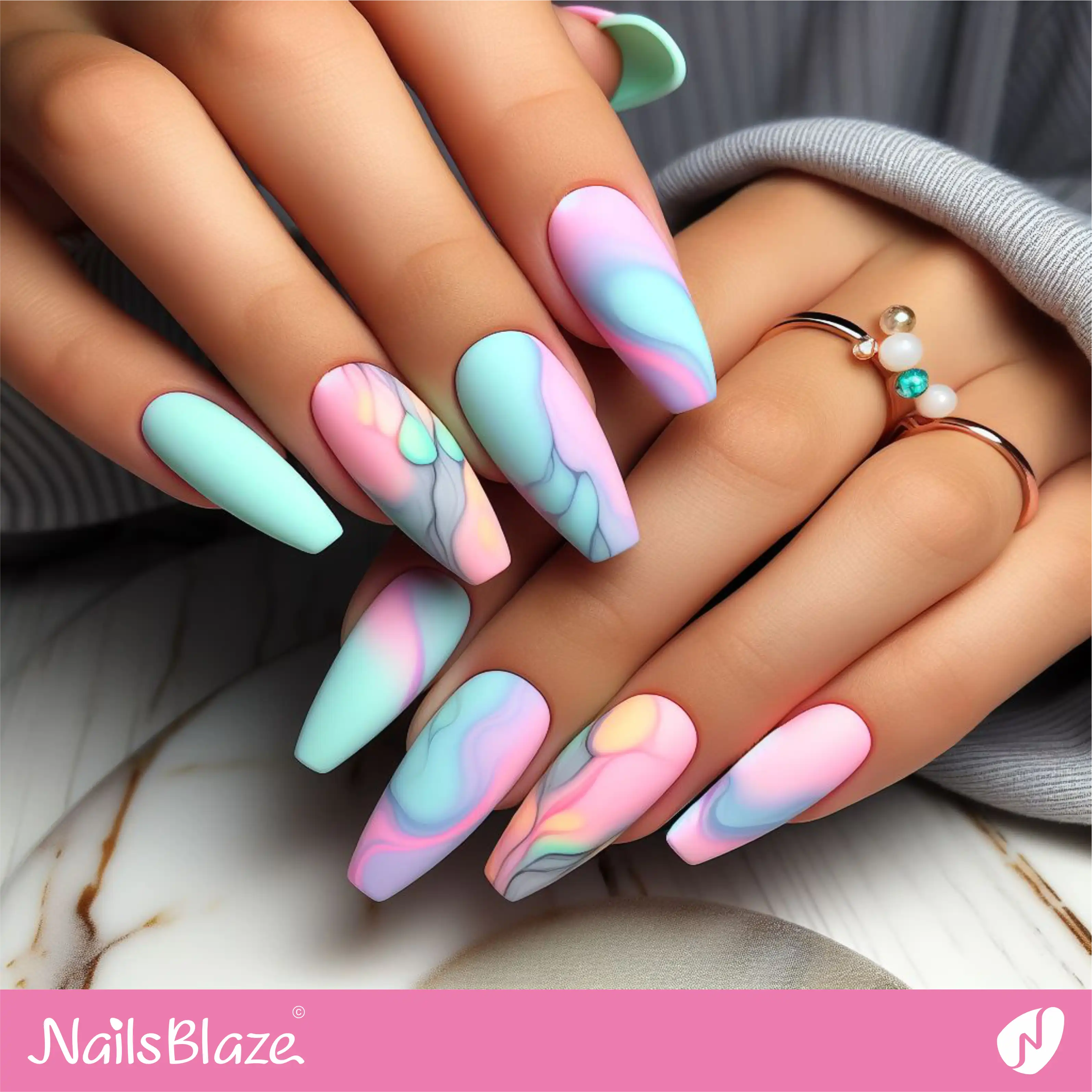 طراحی ناخن با لاک ژل ابرنگی الفابت نیل