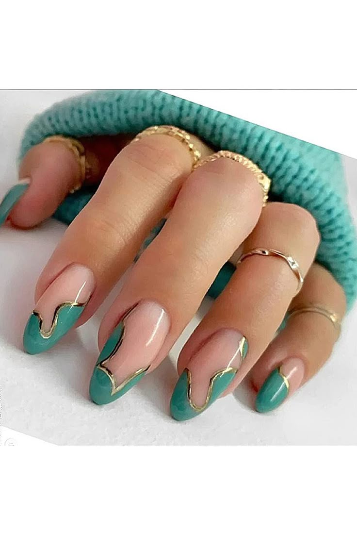 طراحی ناخن مینیمال و گرافیکی – ترند ۲۰۲۵ که همه را شگفت‌زده کرده است